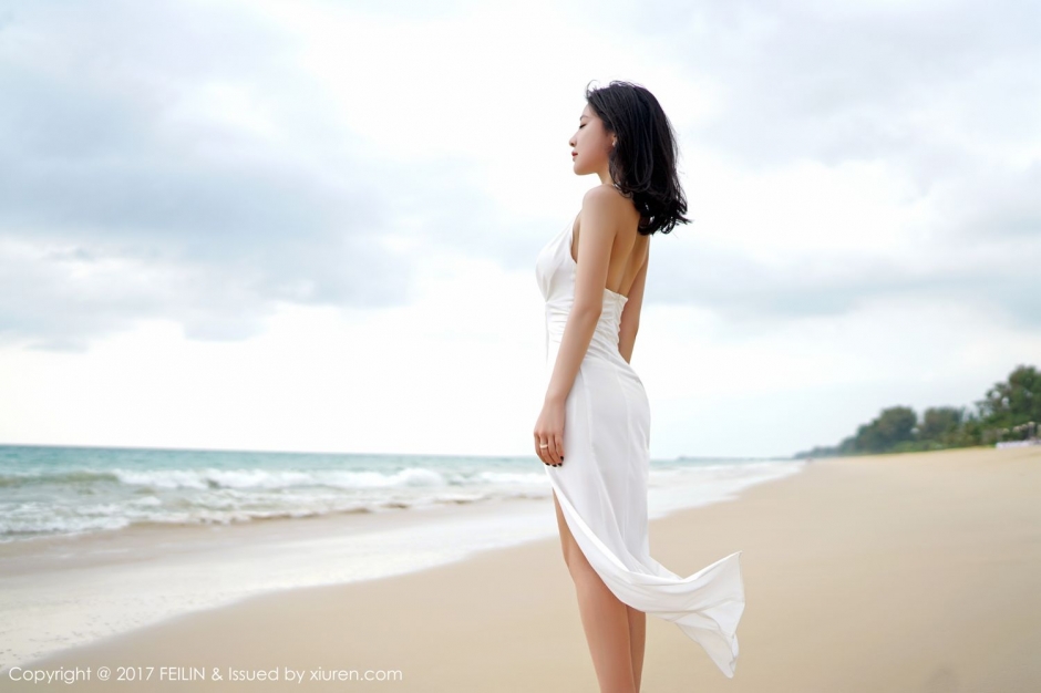 清纯女神施忆佳比基尼湿身写真