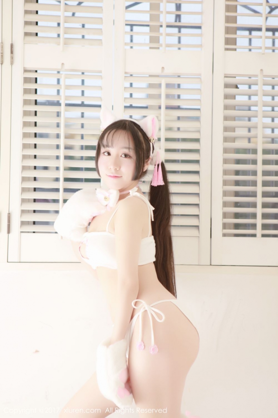 可爱美女吃白菜的vi菜菜猫女郎私房写真