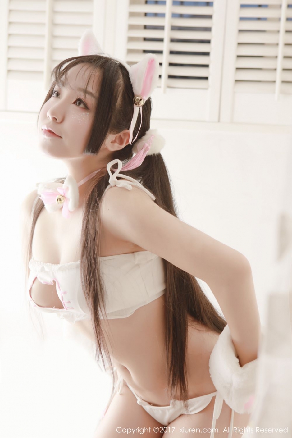 可爱美女吃白菜的vi菜菜猫女郎私房写真