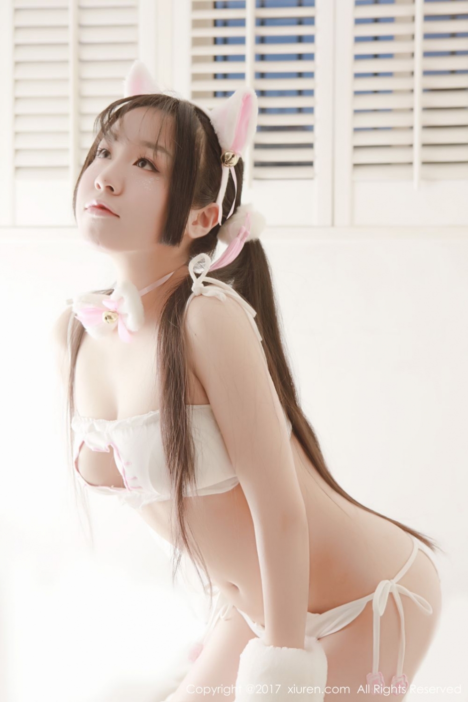 可爱美女吃白菜的vi菜菜猫女郎私房写真