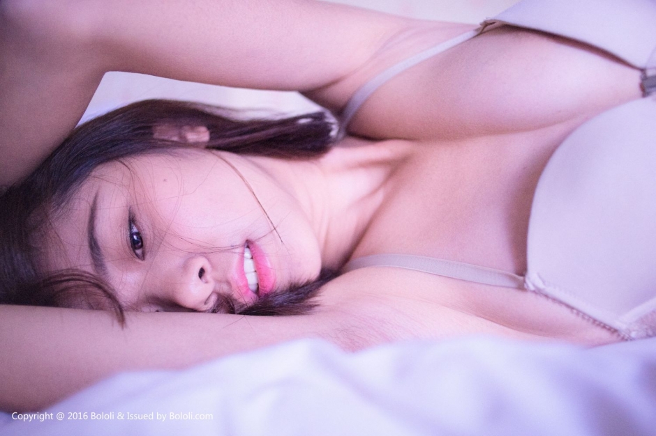 波萝社美女靖子性感内衣写真