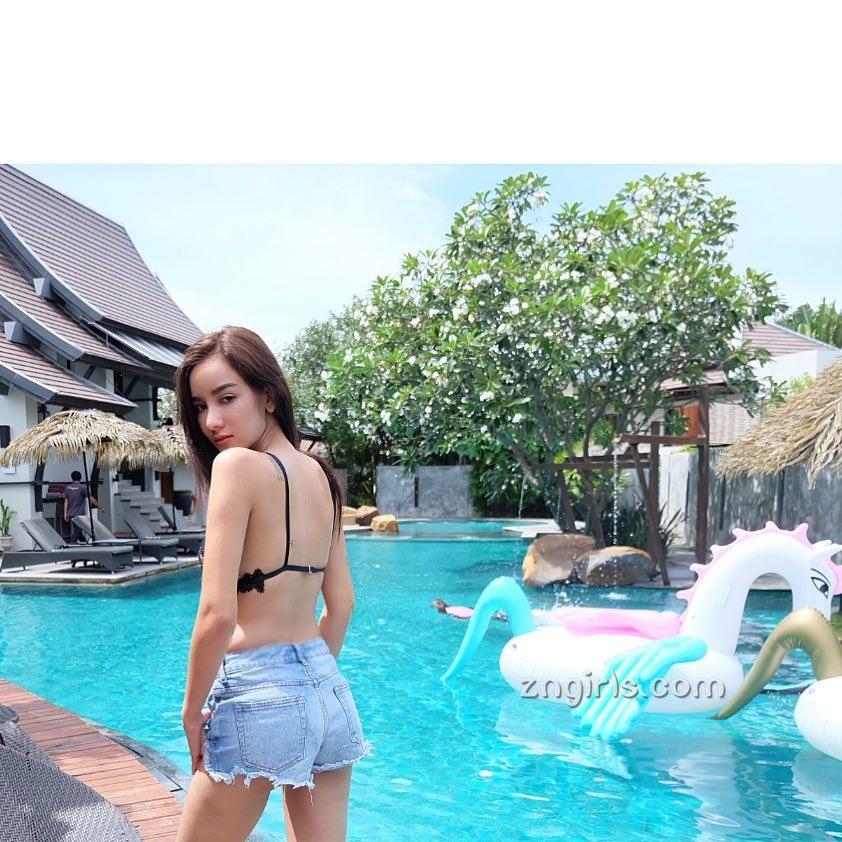 泰国女神Kratai Tadsika比基尼私房照