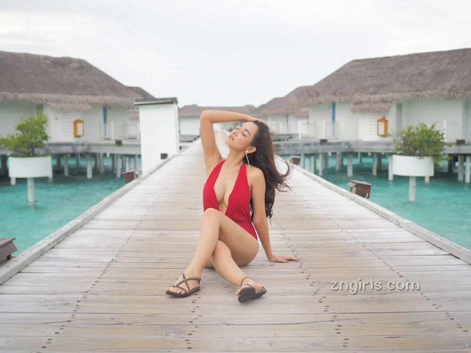 泰国女神Kratai Tadsika比基尼私房照