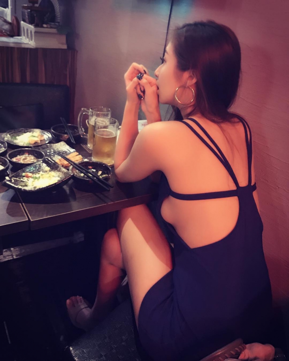 美女主播陈小品性感私房照酥胸诱人