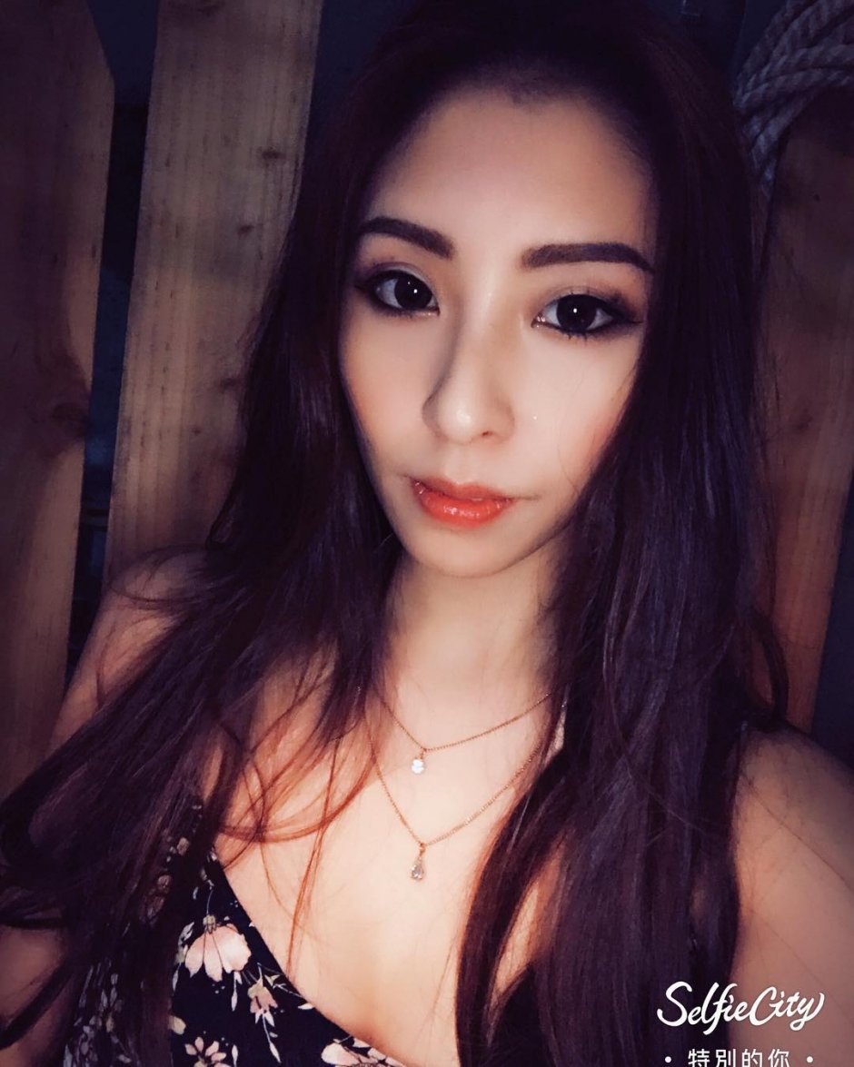 美女主播陈小品性感私房照酥胸诱人