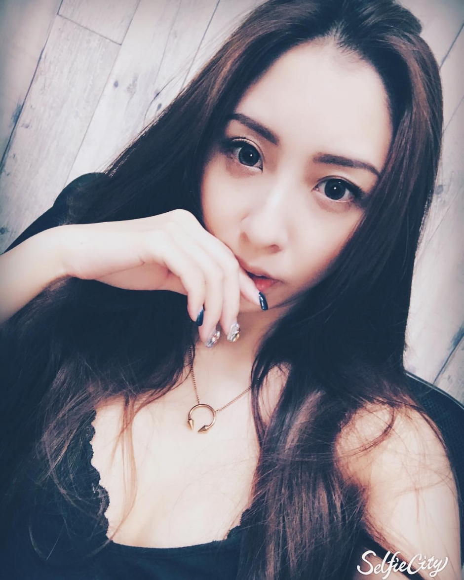 美女主播陈小品性感私房照酥胸诱人