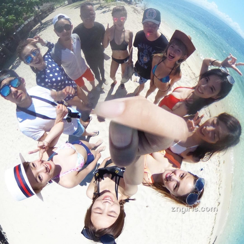 黑涩会美眉黄乔歆比基尼私房照