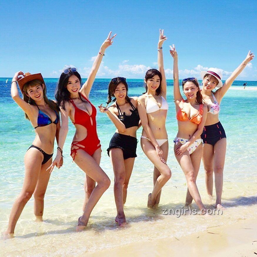 黑涩会美眉黄乔歆比基尼私房照