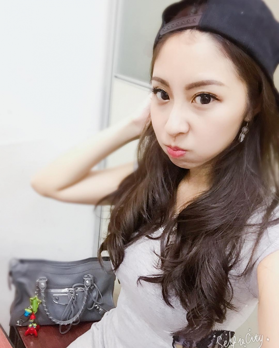 美女主播陈小品性感私房照酥胸诱人