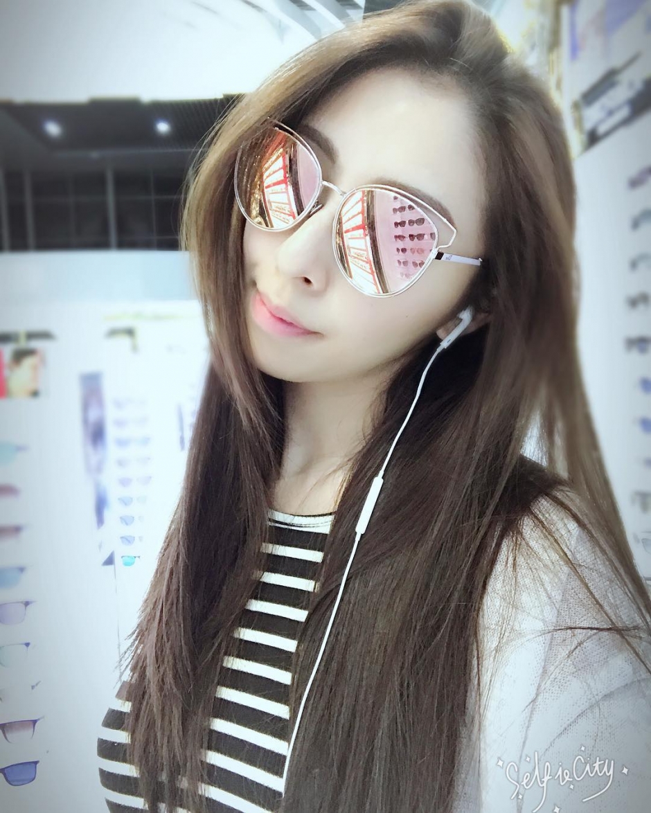 美女主播陈小品性感私房照酥胸诱人