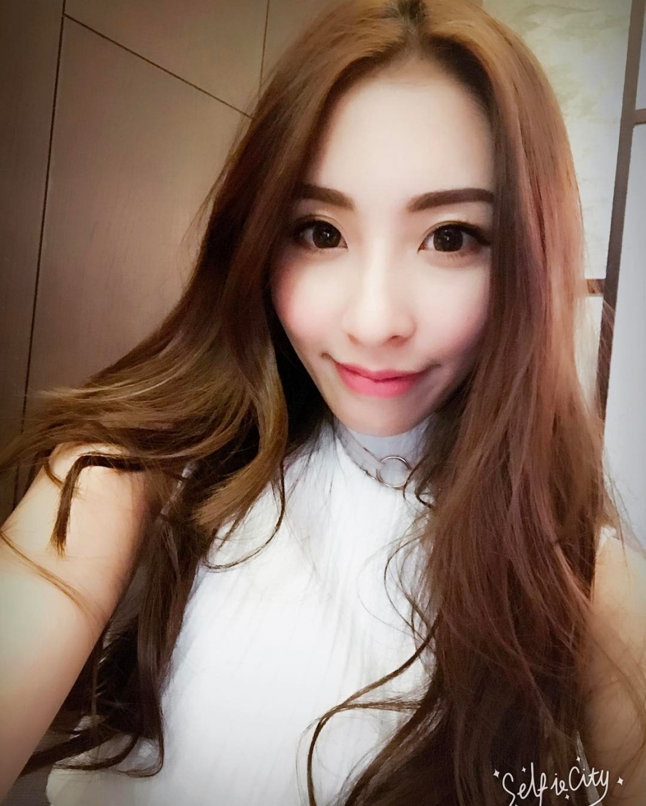 美女主播陈小品性感私房照酥胸诱人