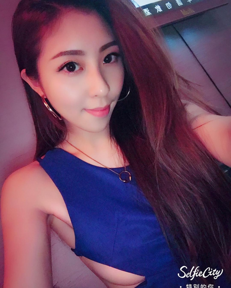 美女主播陈小品性感私房照酥胸诱人