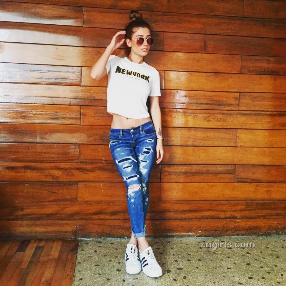 外国美女Brenda Zambrano内衣私房照丰满诱人