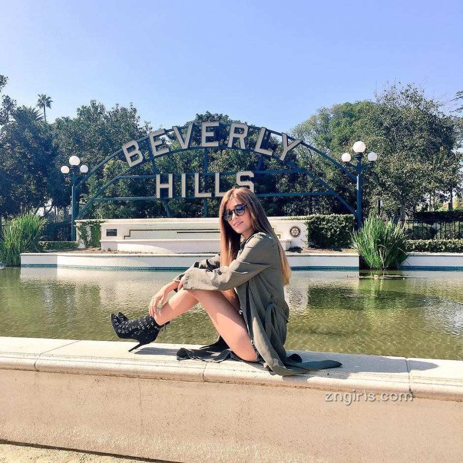 外国美女Brenda Zambrano内衣私房照丰满诱人