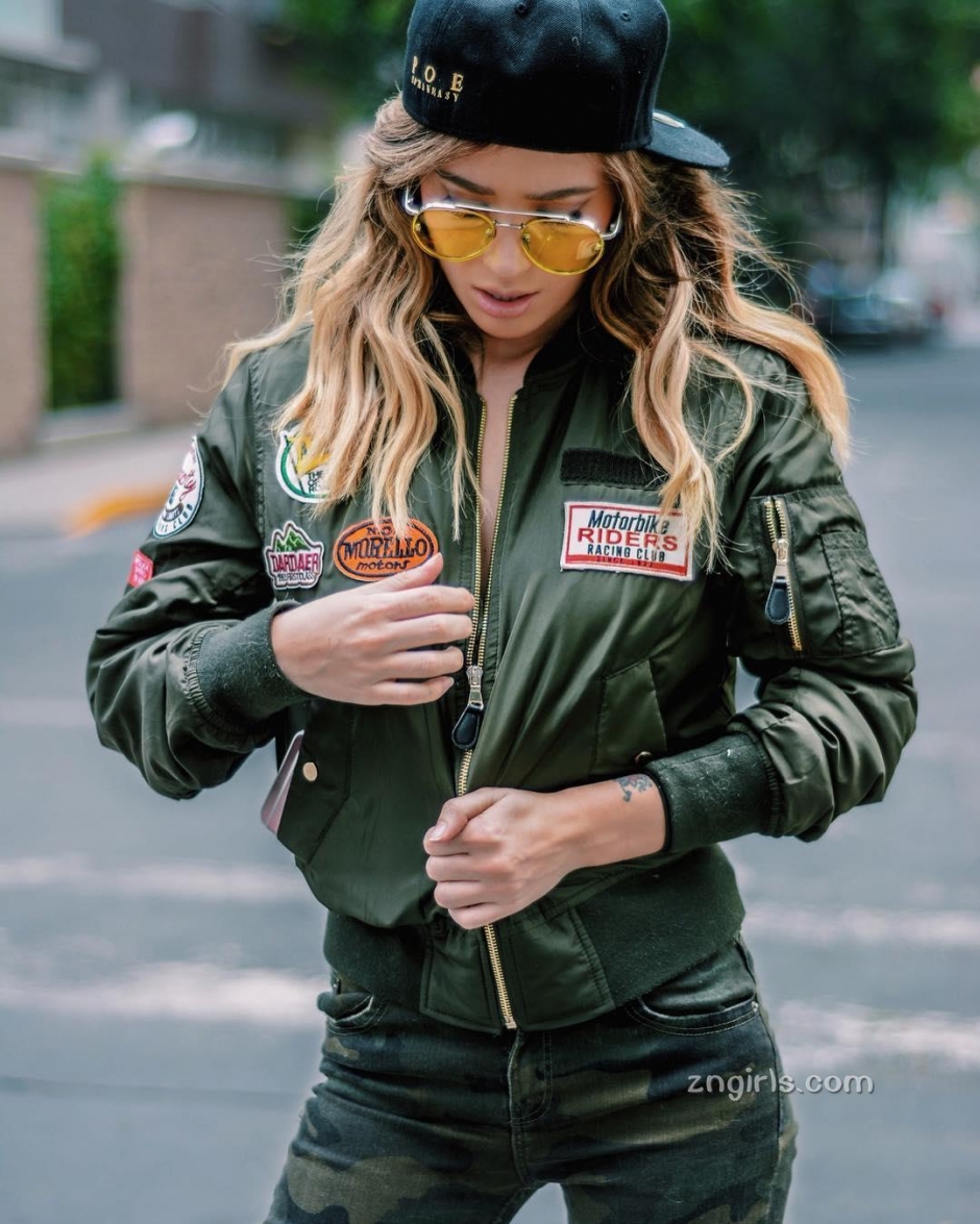 外国美女Brenda Zambrano内衣私房照丰满诱人