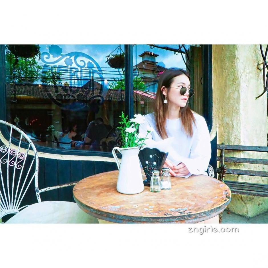 美女模特哩哩圈性感比基尼私房照