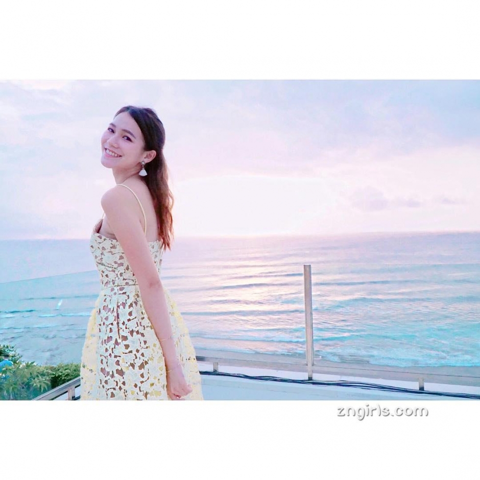 美女模特哩哩圈性感比基尼私房照