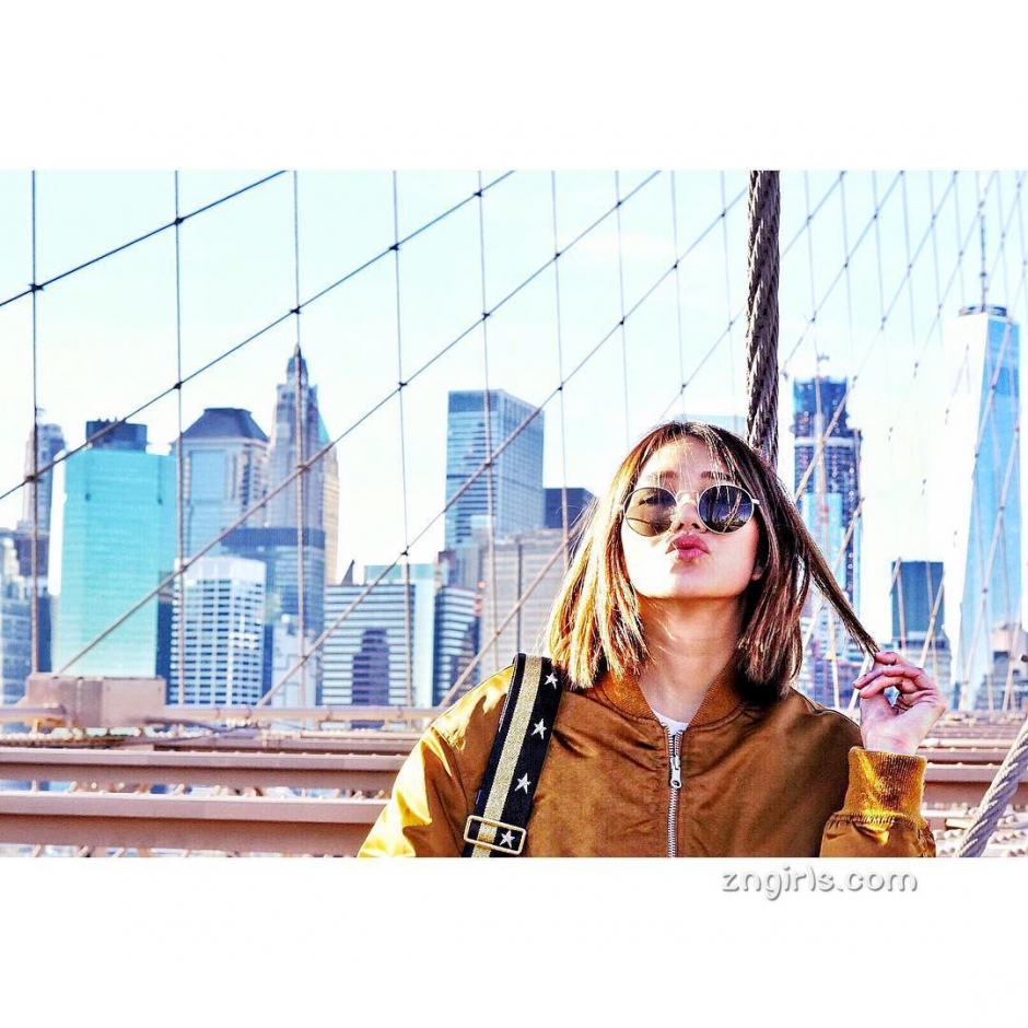 美女模特哩哩圈性感比基尼私房照