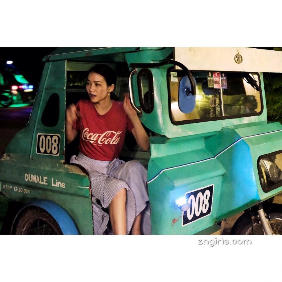 美女模特哩哩圈性感比基尼私房照