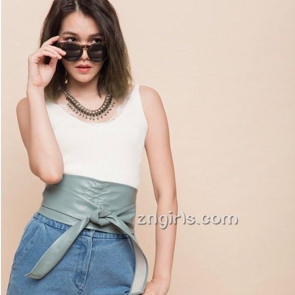 美女模特哩哩圈性感比基尼私房照