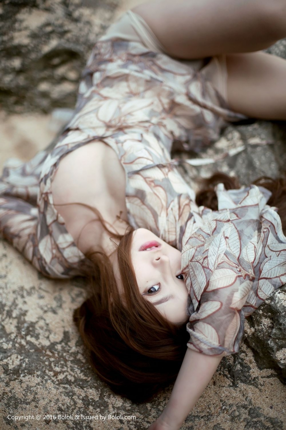 波萝社嫩模柳侑绮海边性感写真诱惑迷人