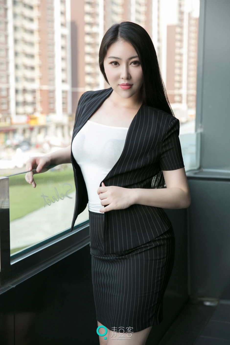 美女少妇馨露私房女仆装写真美臀诱人