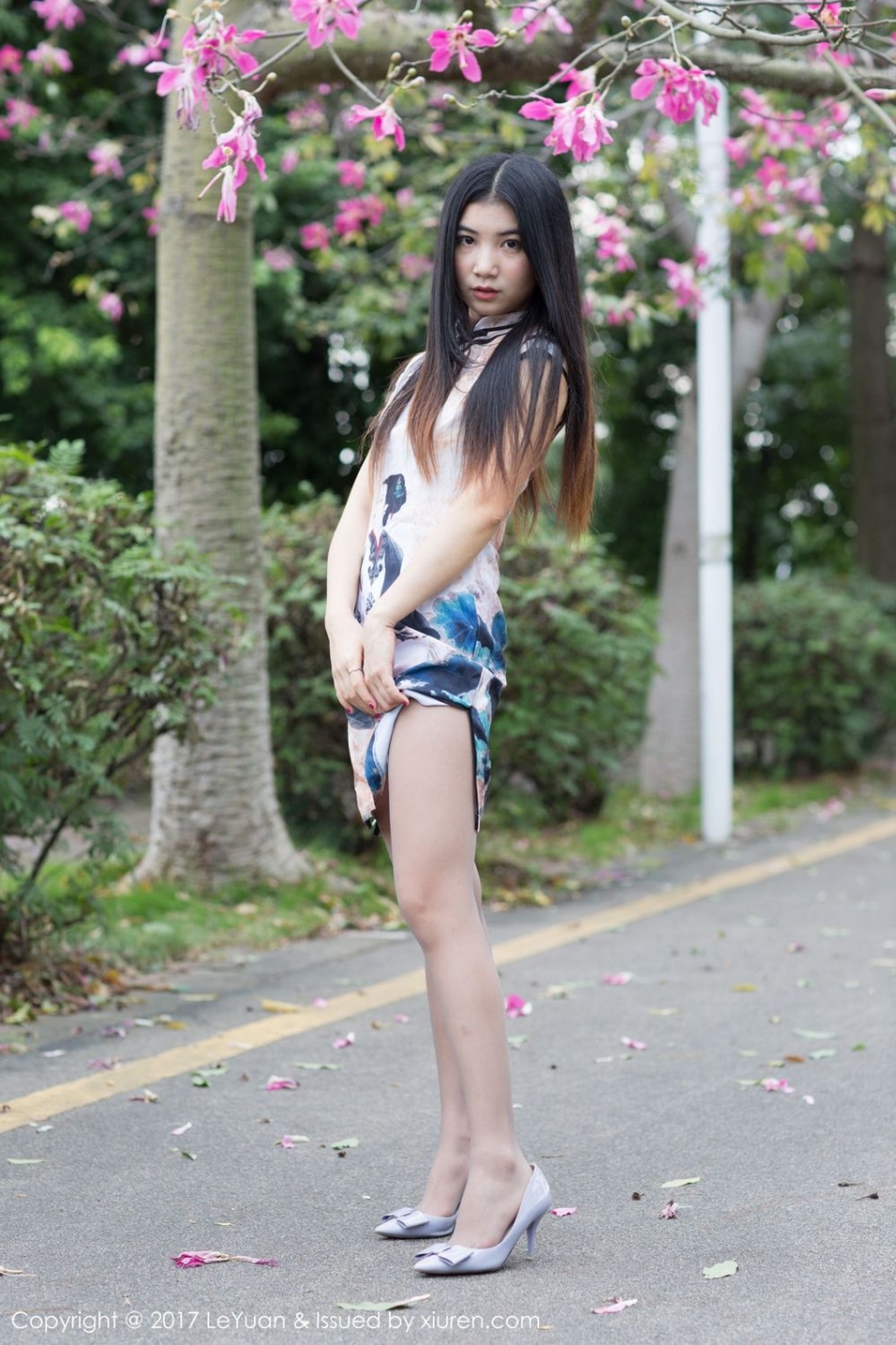 长腿女神旗袍短裙写真丝袜诱惑