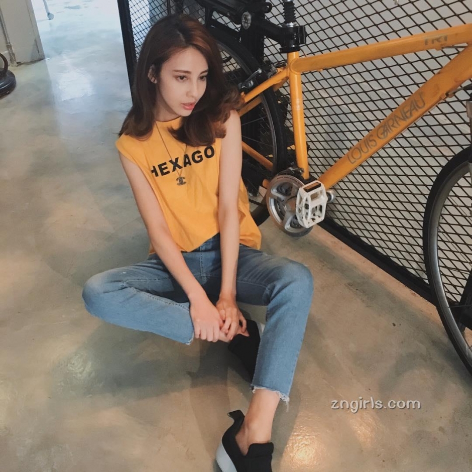 台湾美女小白Janet比基尼私房写真