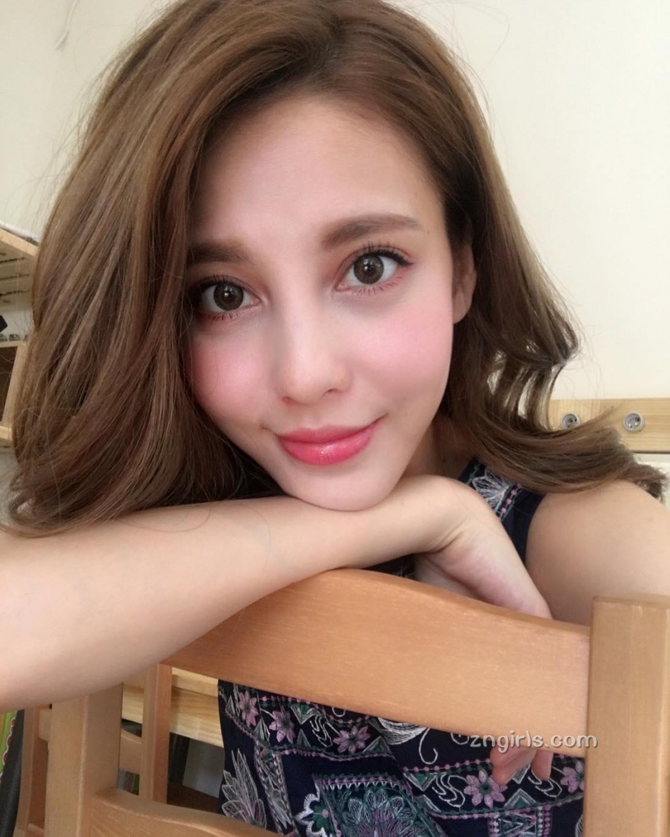 台湾美女小白Janet比基尼私房写真