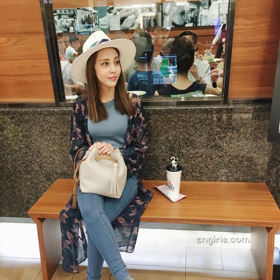 台湾美女小白Janet比基尼私房写真