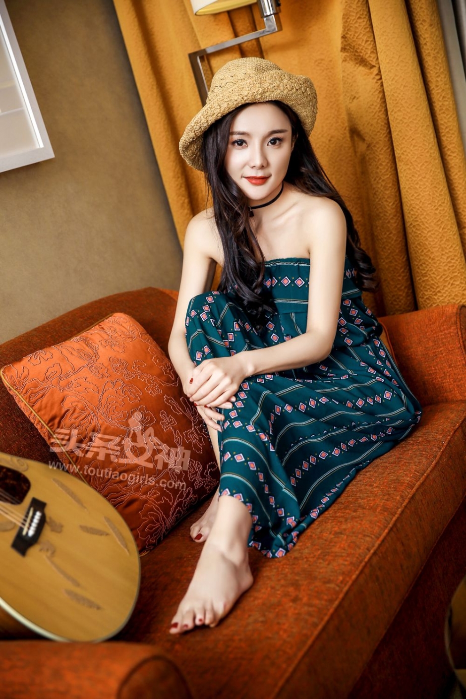 长腿美女Maggie抹胸长裙写真气质迷人