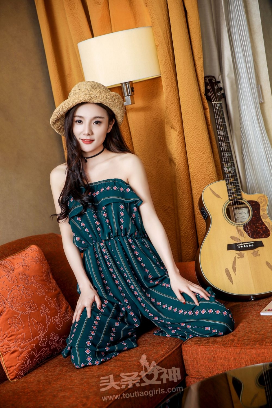 长腿美女Maggie抹胸长裙写真气质迷人