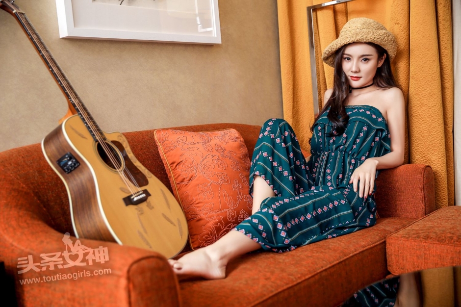 长腿美女Maggie抹胸长裙写真气质迷人