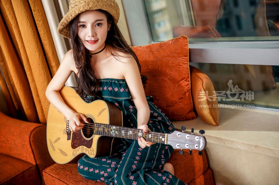 长腿美女Maggie抹胸长裙写真气质迷人