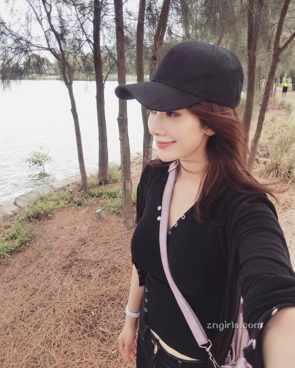 美女空姐Yu Ting Chen比基尼自拍性感迷人