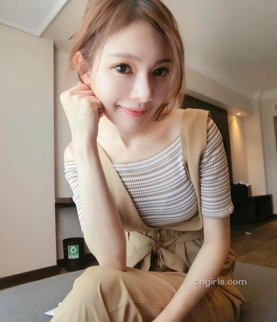 美女空姐Yu Ting Chen比基尼自拍性感迷人