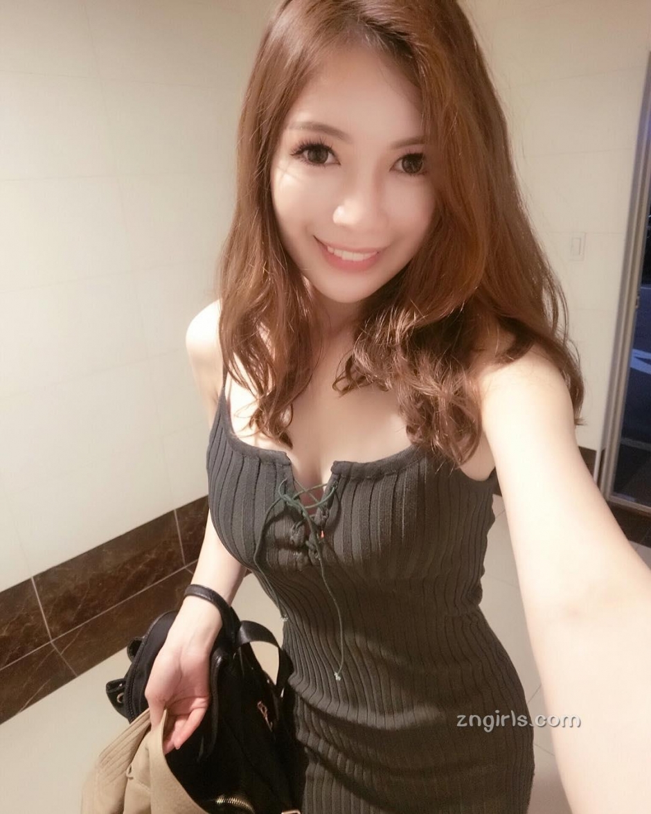 美女空姐Yu Ting Chen比基尼自拍性感迷人