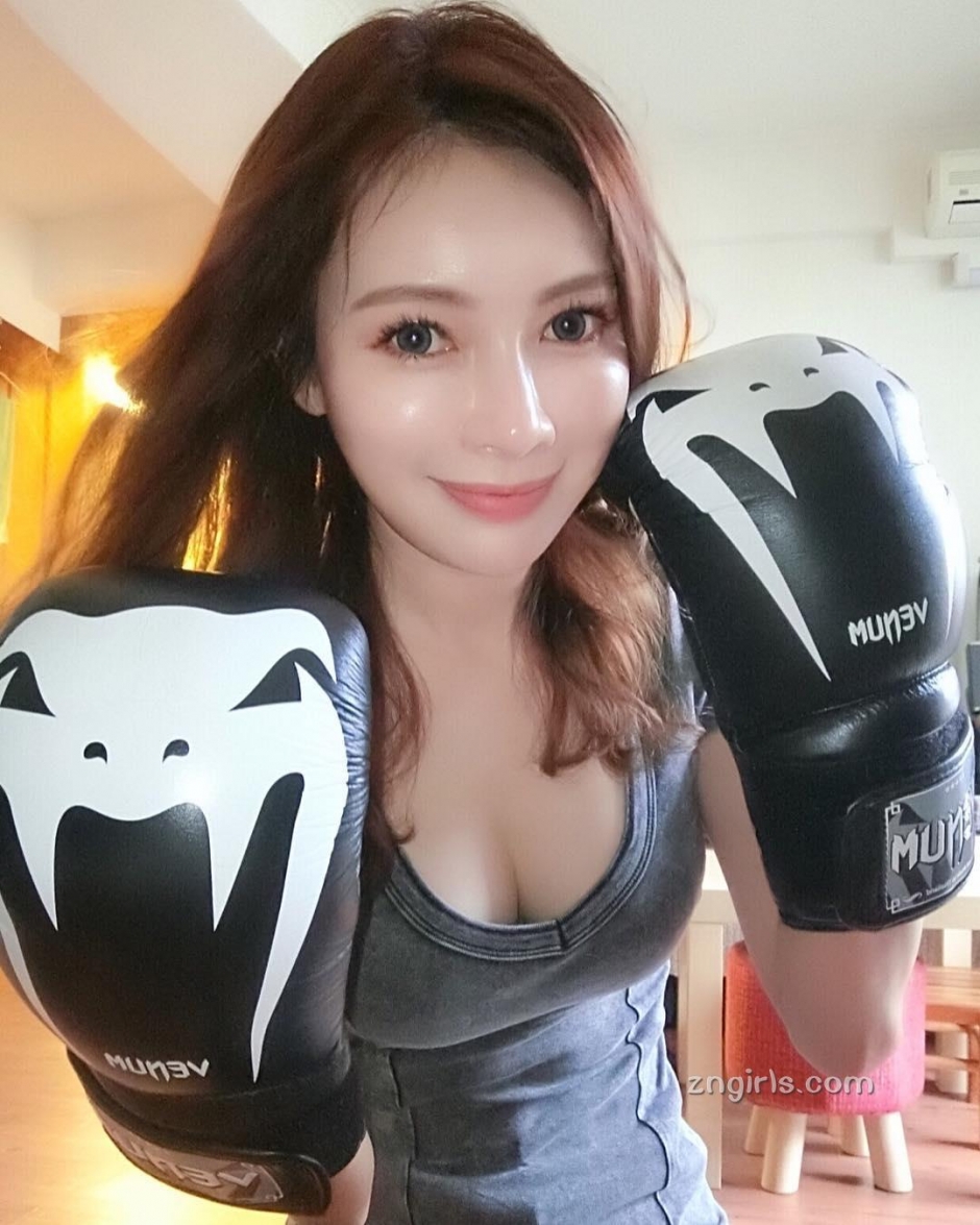 美女空姐Yu Ting Chen比基尼自拍性感迷人