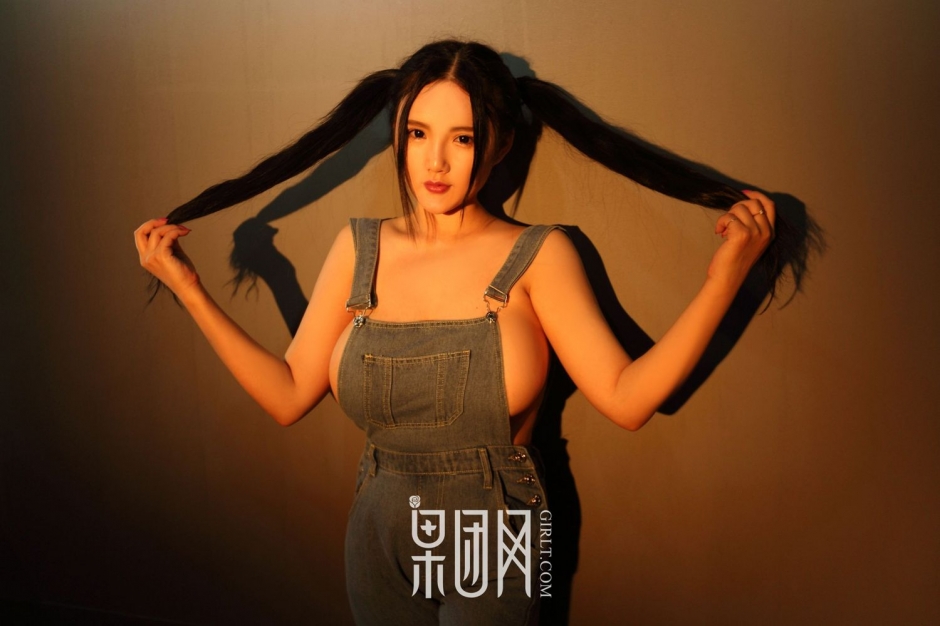 性感美女Kitty梓熙护士装写真诱惑十足