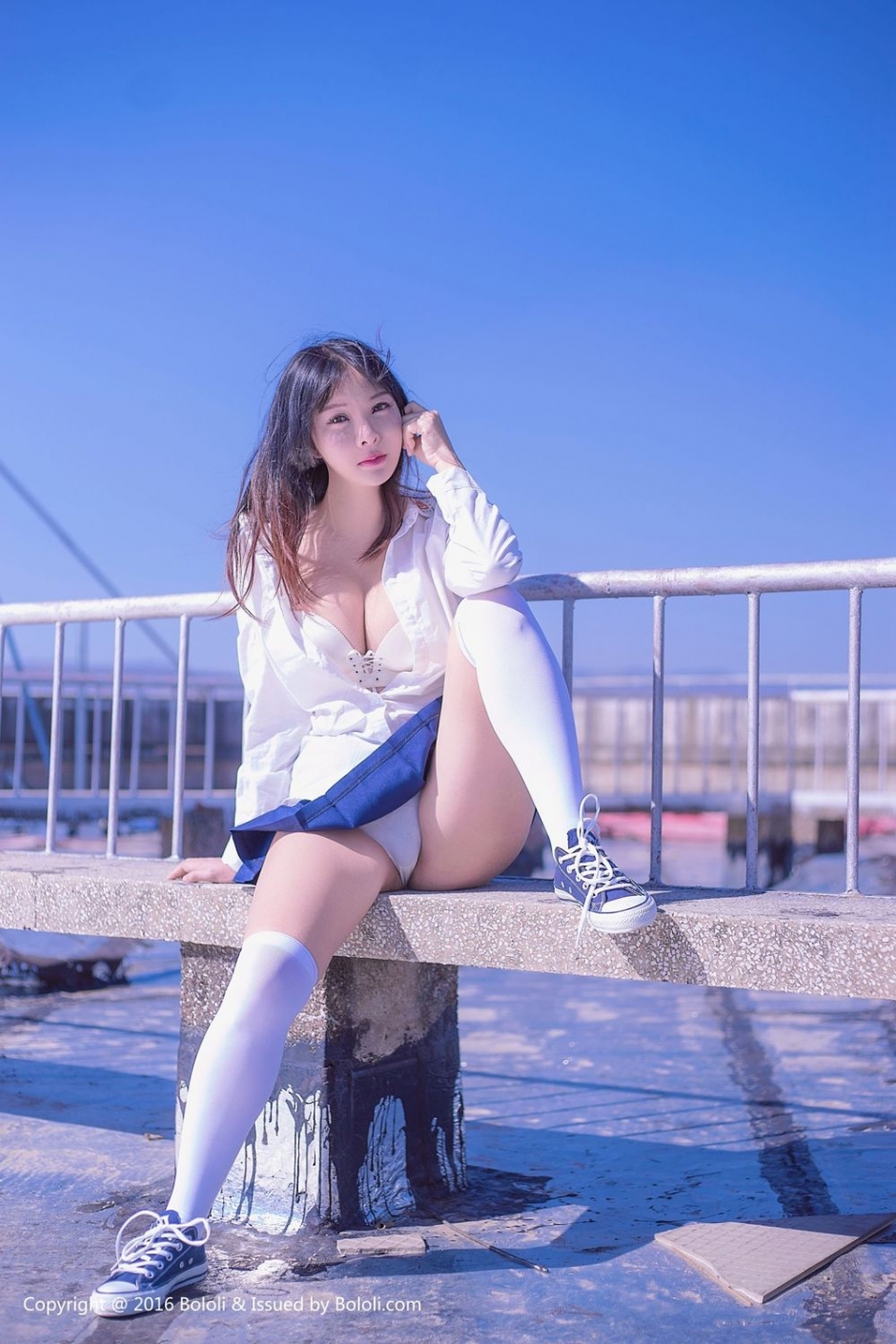 波萝社美女菟菟Victoria学生制服诱惑写真