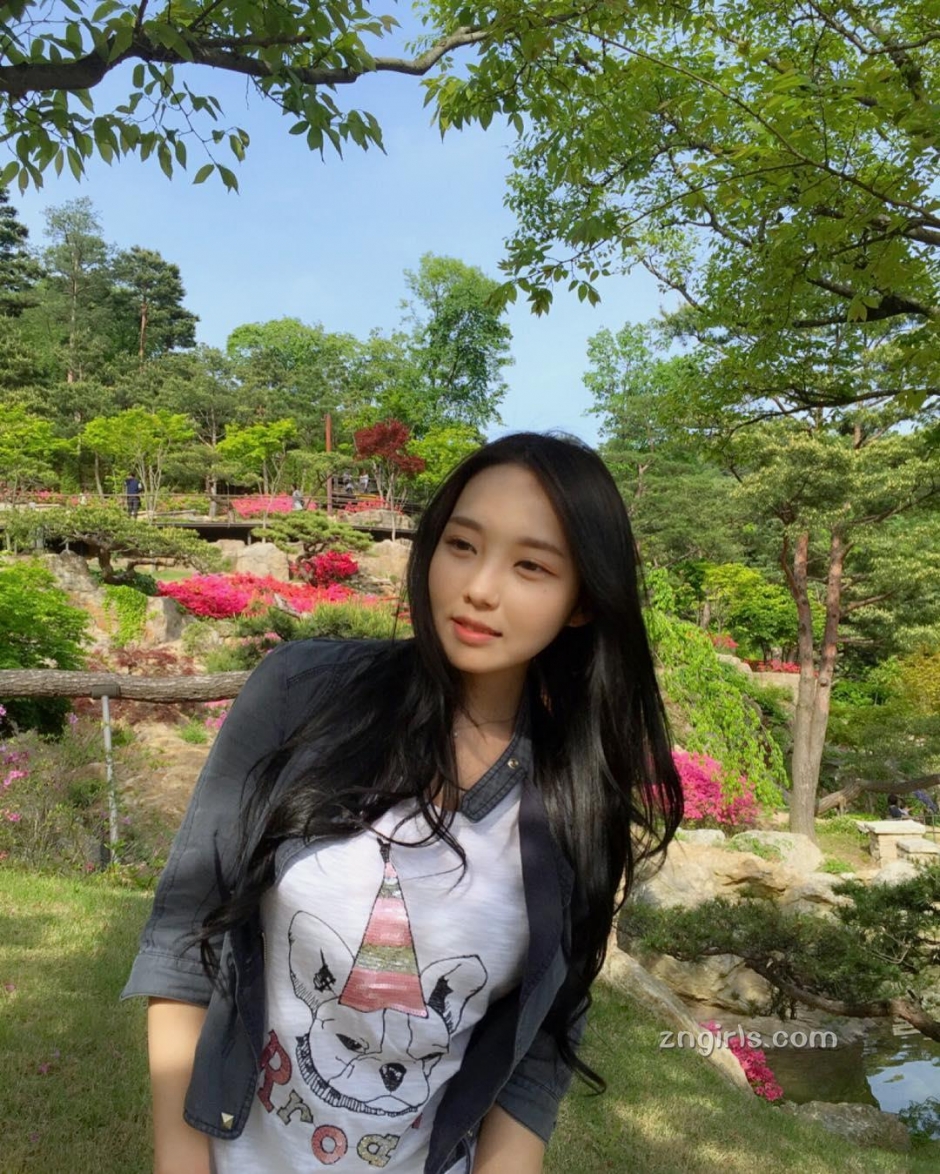 韩国美女李宥敏私房自拍照秀丰满身材