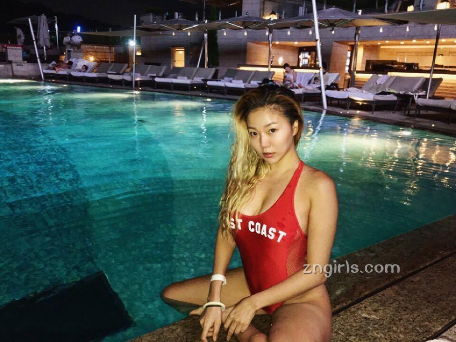 韩国模特朴茂菲比基尼私房照性感迷人