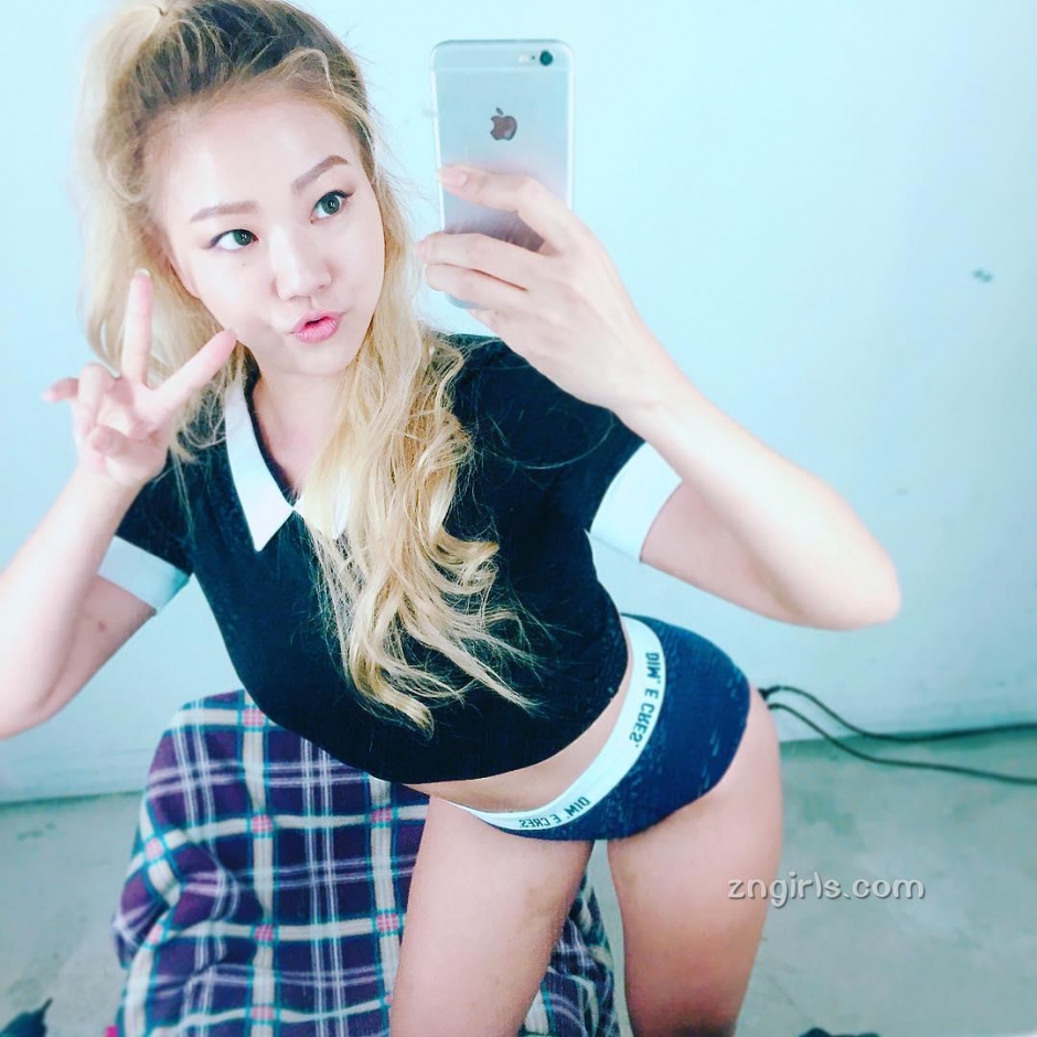 韩国模特朴茂菲比基尼私房照性感迷人