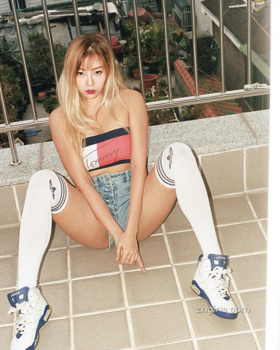 韩国模特朴茂菲比基尼私房照性感迷人