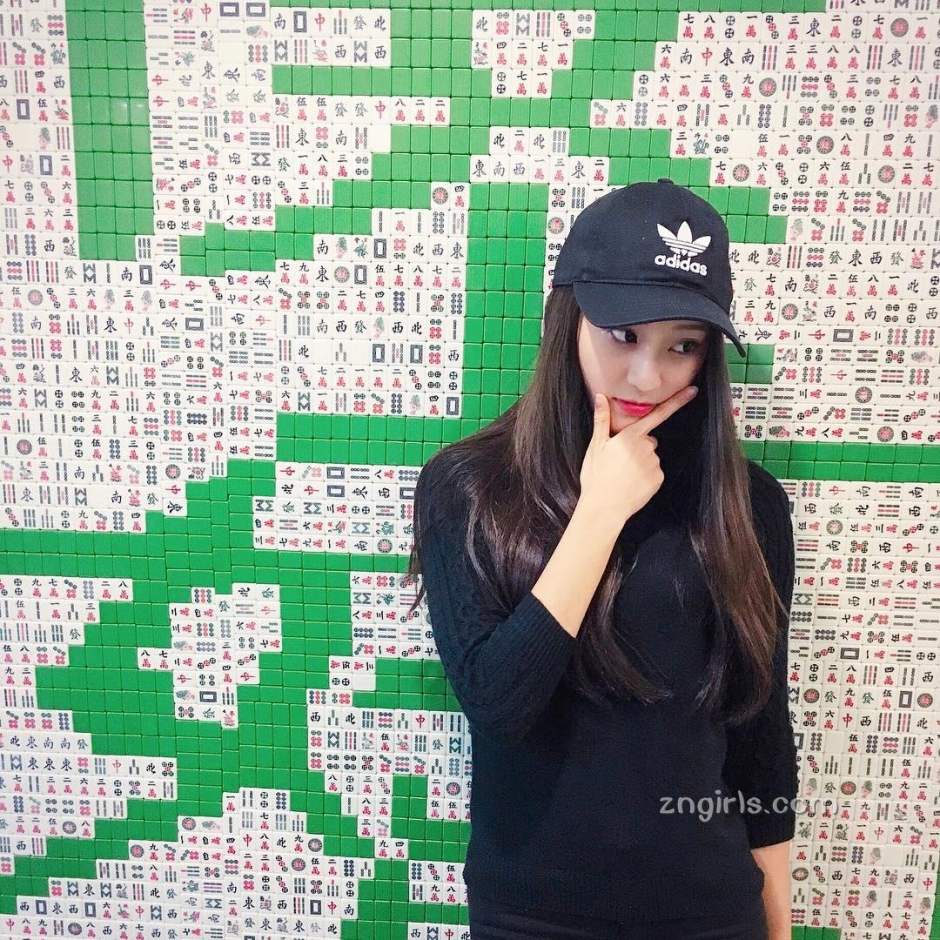 台湾美女校花郑安文比基尼私房照性感迷人