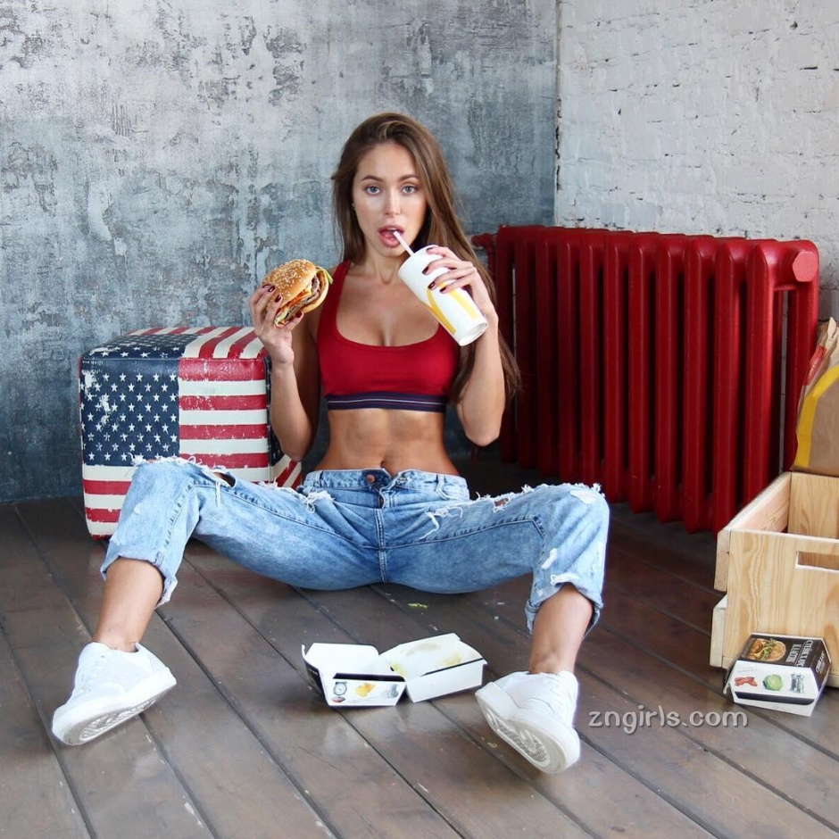 外国美女Galinka Mirgaeva比基尼私房照身材诱人