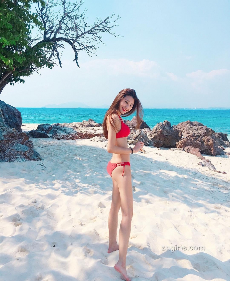 台湾美女校花郑安文比基尼私房照性感迷人