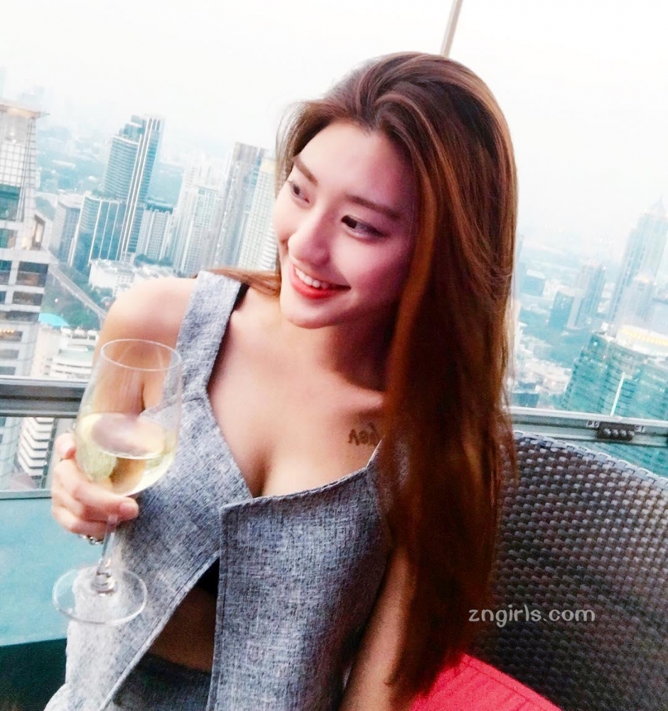 台湾美女校花郑安文比基尼私房照性感迷人