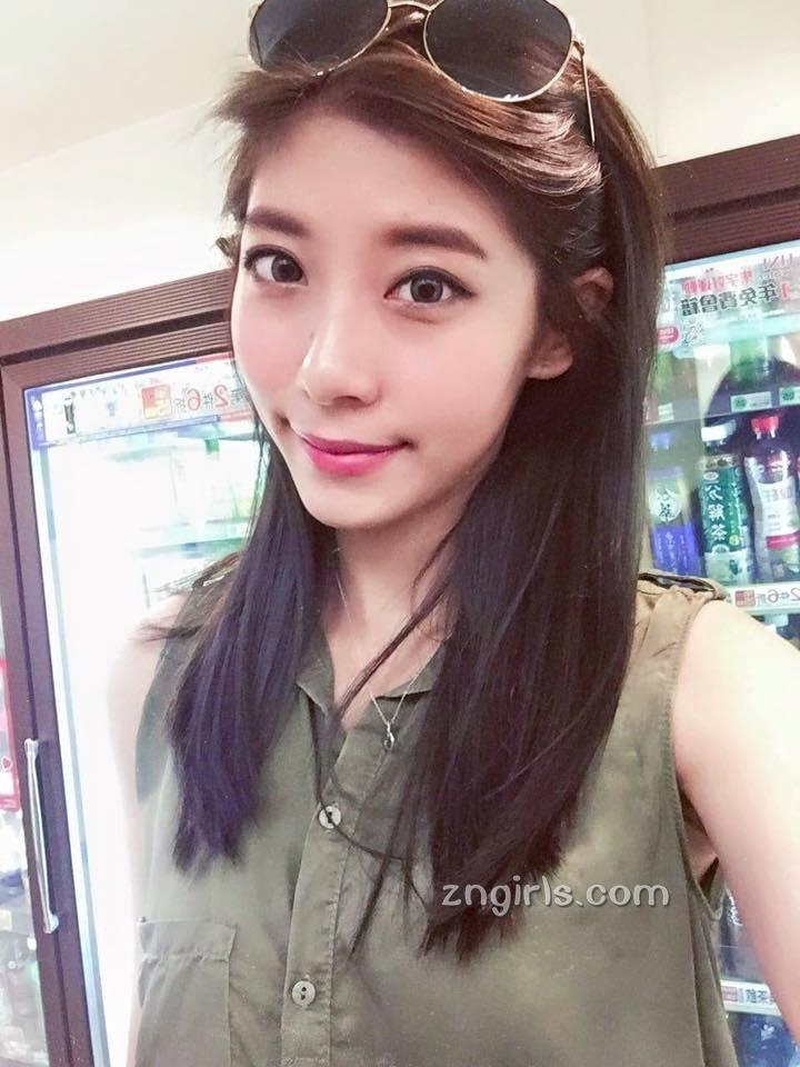 台湾美女晴晴性感私房照酥胸诱人