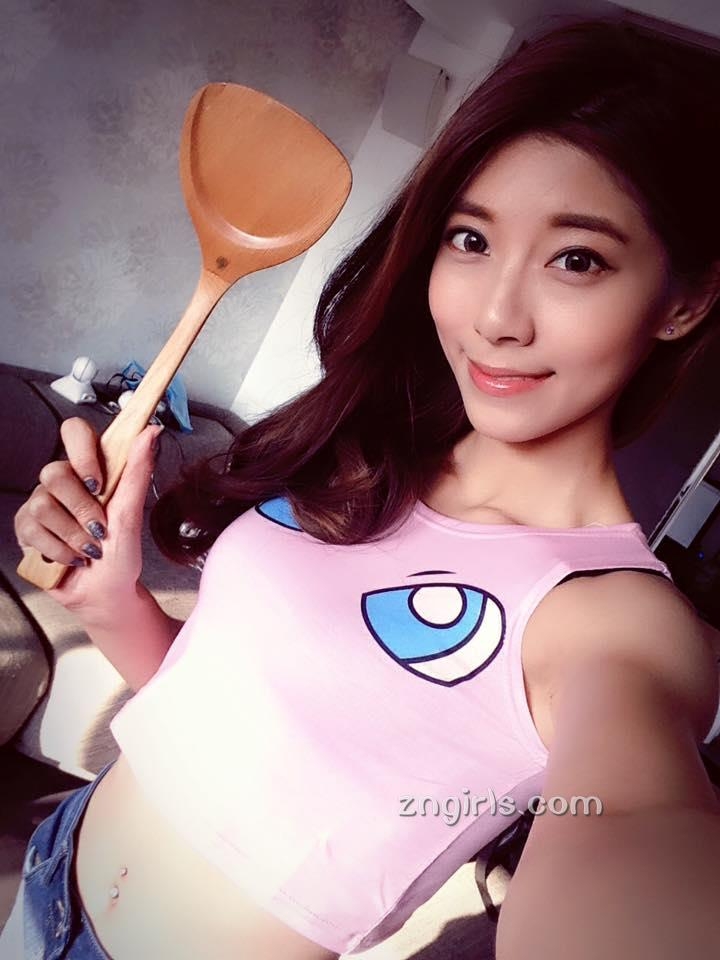 台湾美女晴晴性感私房照酥胸诱人